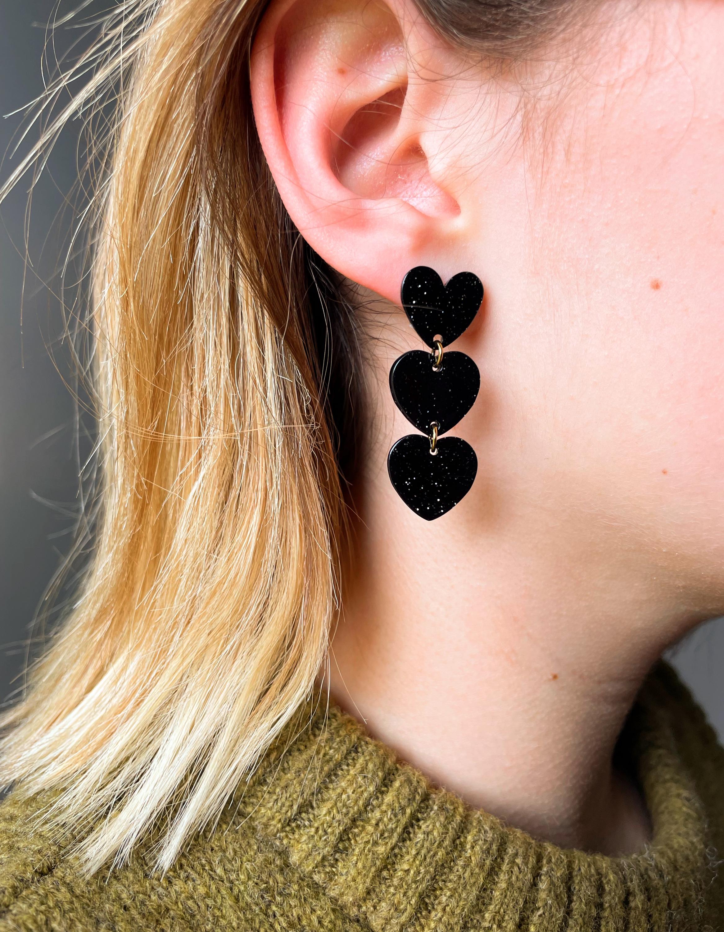Boucles d'oreilles Cœurs Noirs Pailletés – Acier Inoxydable Doré