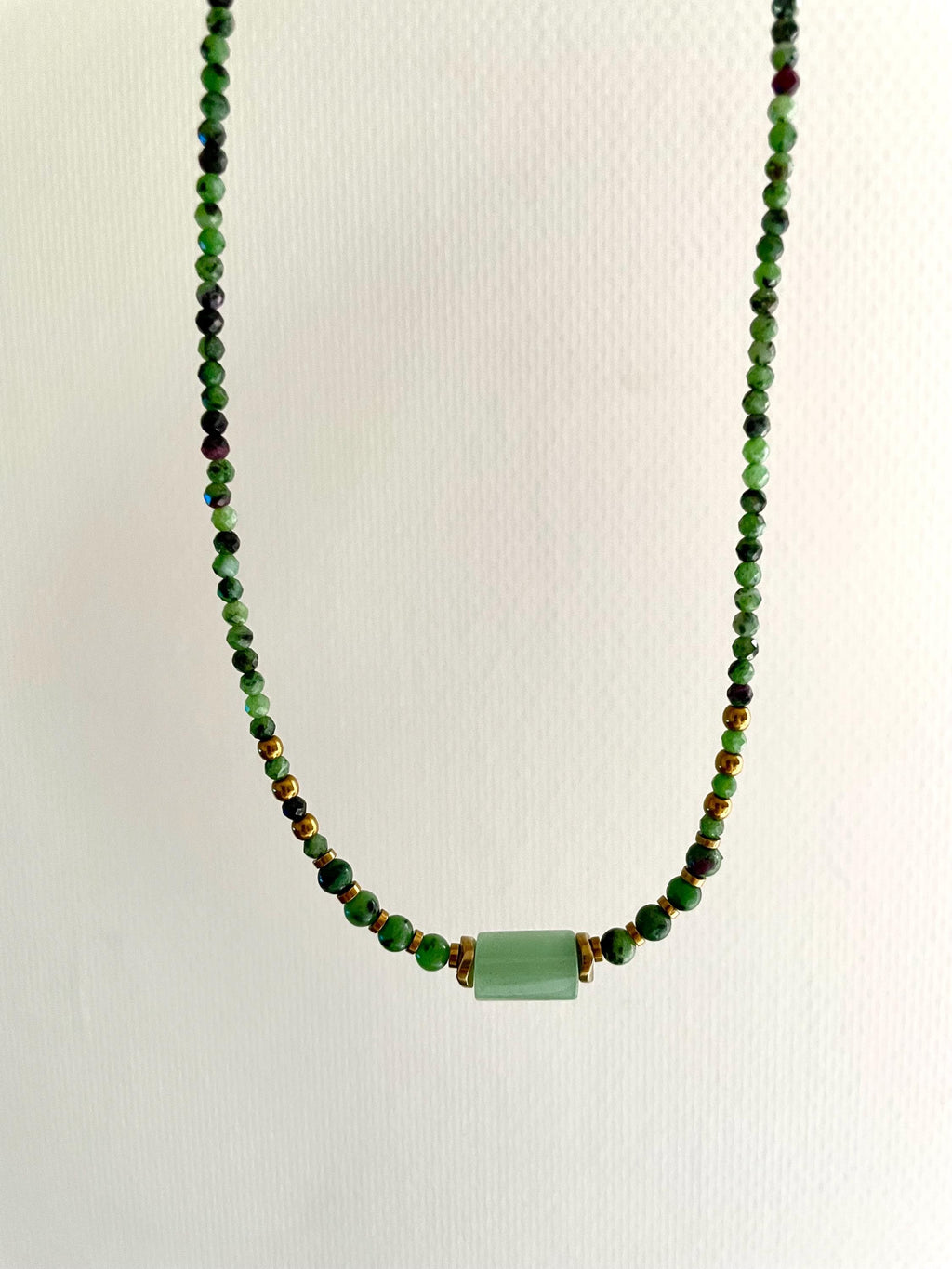 Collier Ras de Cou Perles Naturelles Zoïsite Vert – 2 Modèles