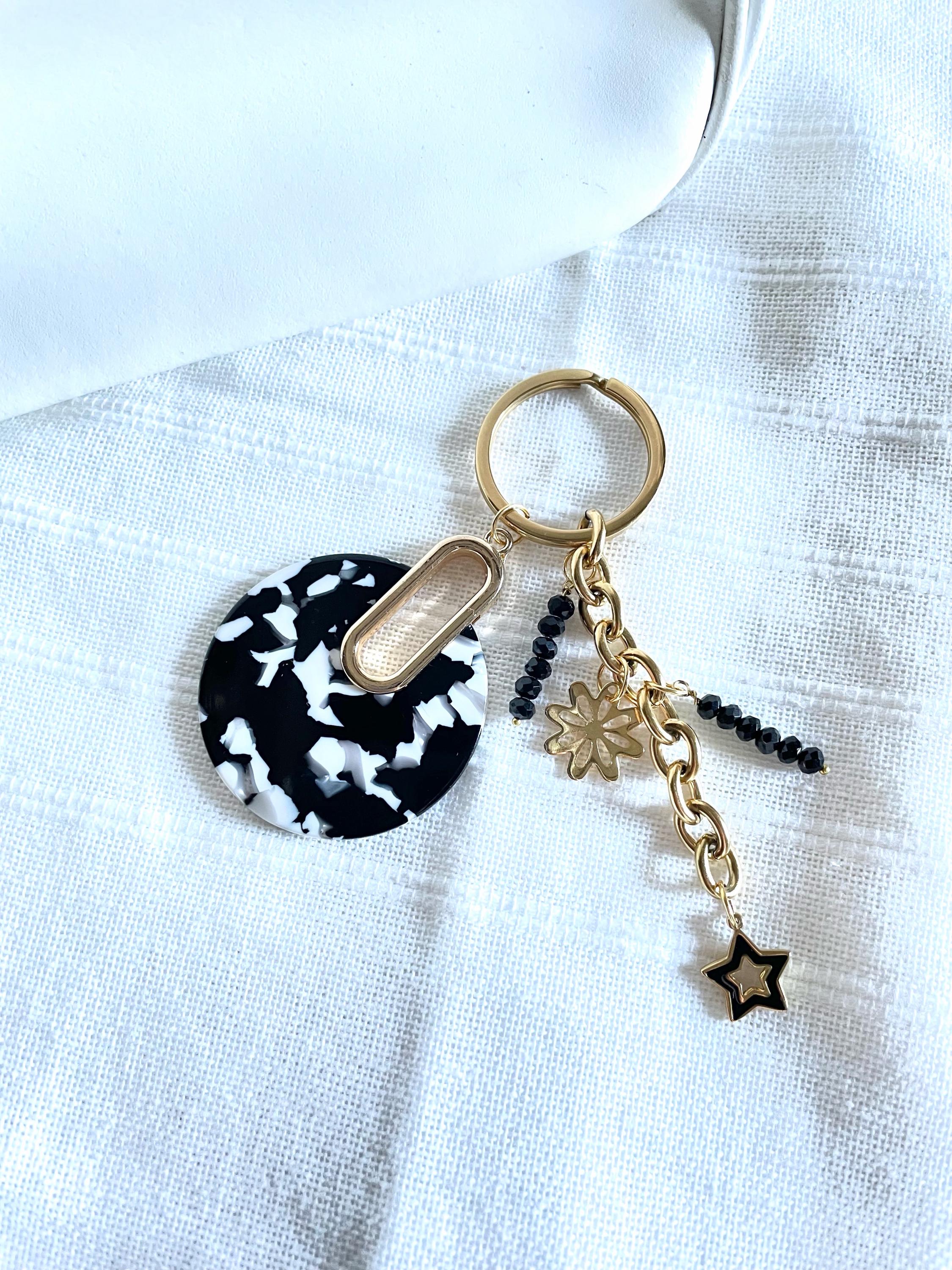 Bijou de Sac à Breloques – Pompon & Chaîne Dorée