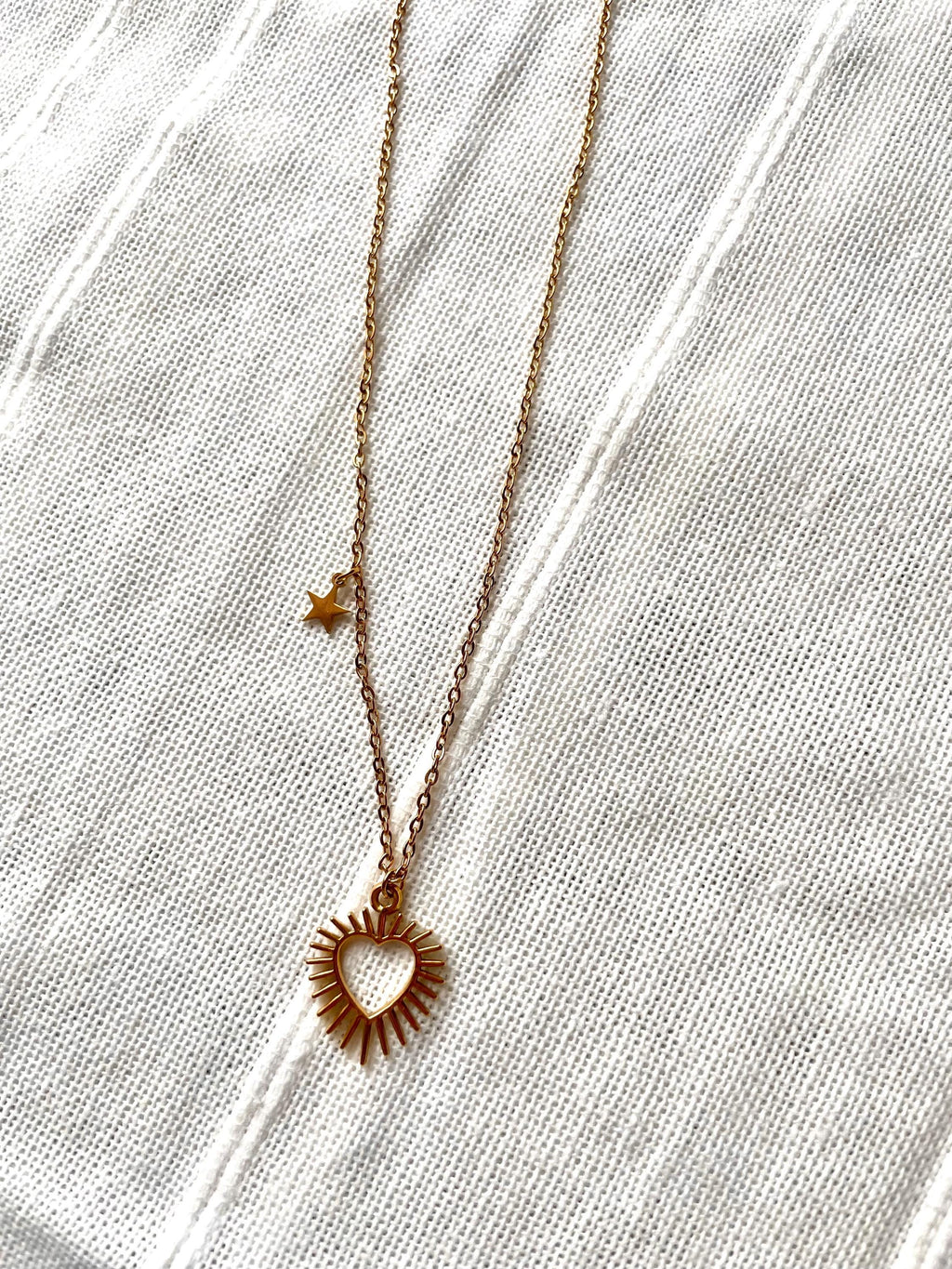 Collier Chaîne Fine Dorée – Breloque Cœur ou Cercle Doré