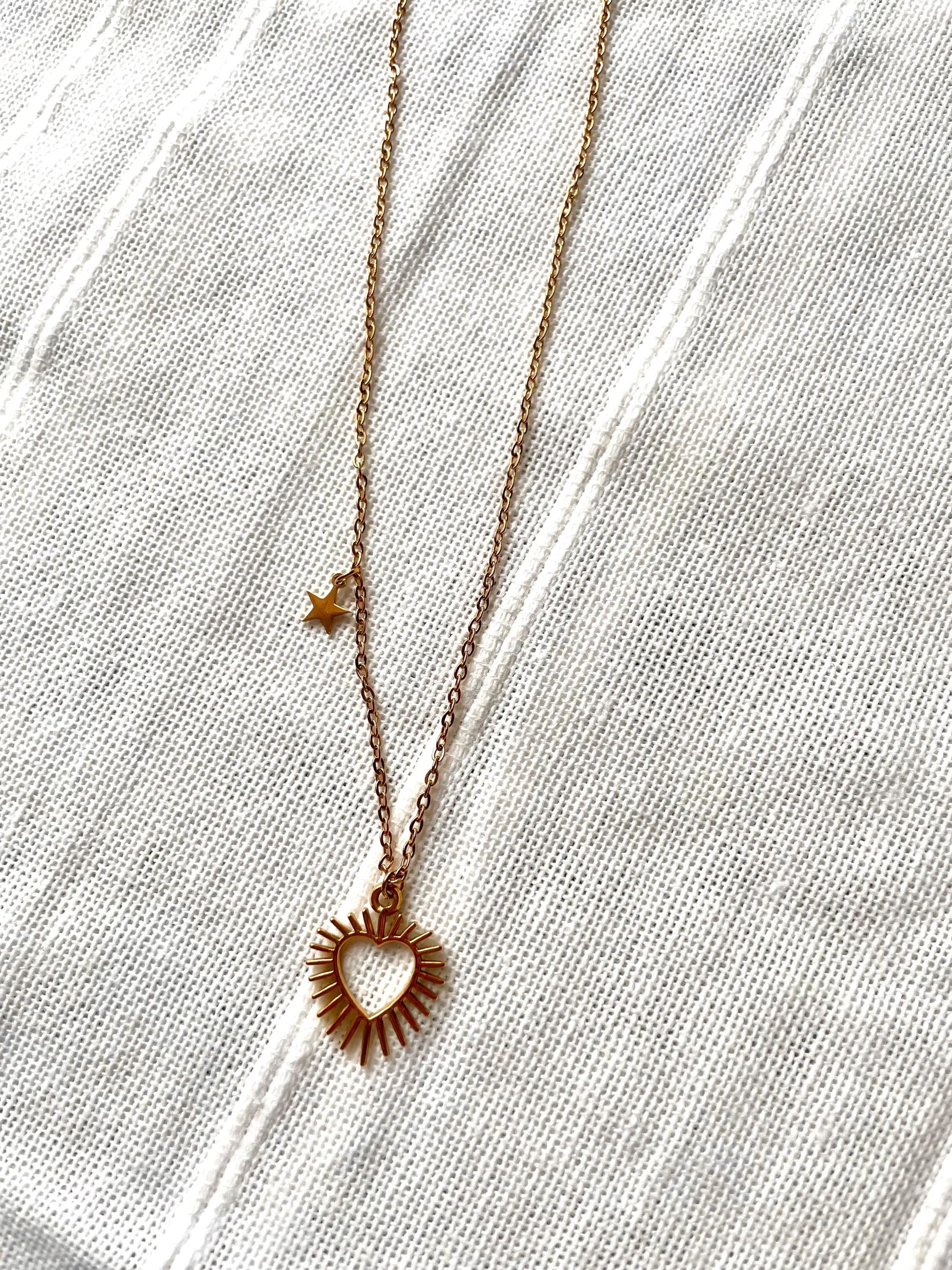 Collier Chaîne Fine Dorée – Breloque Cœur ou Cercle Doré
