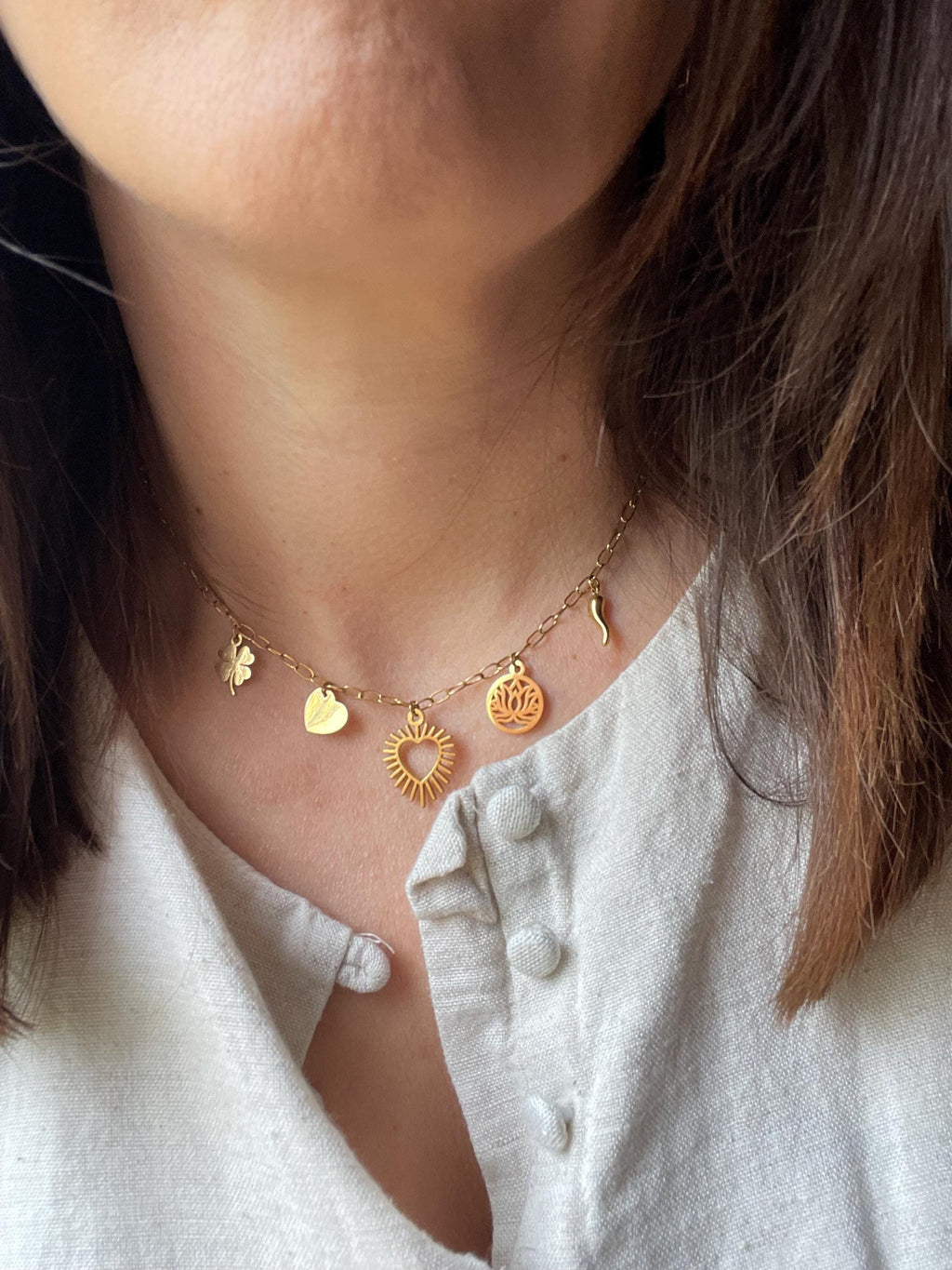 Collier ras de cou breloques dorées – Acier inoxydable