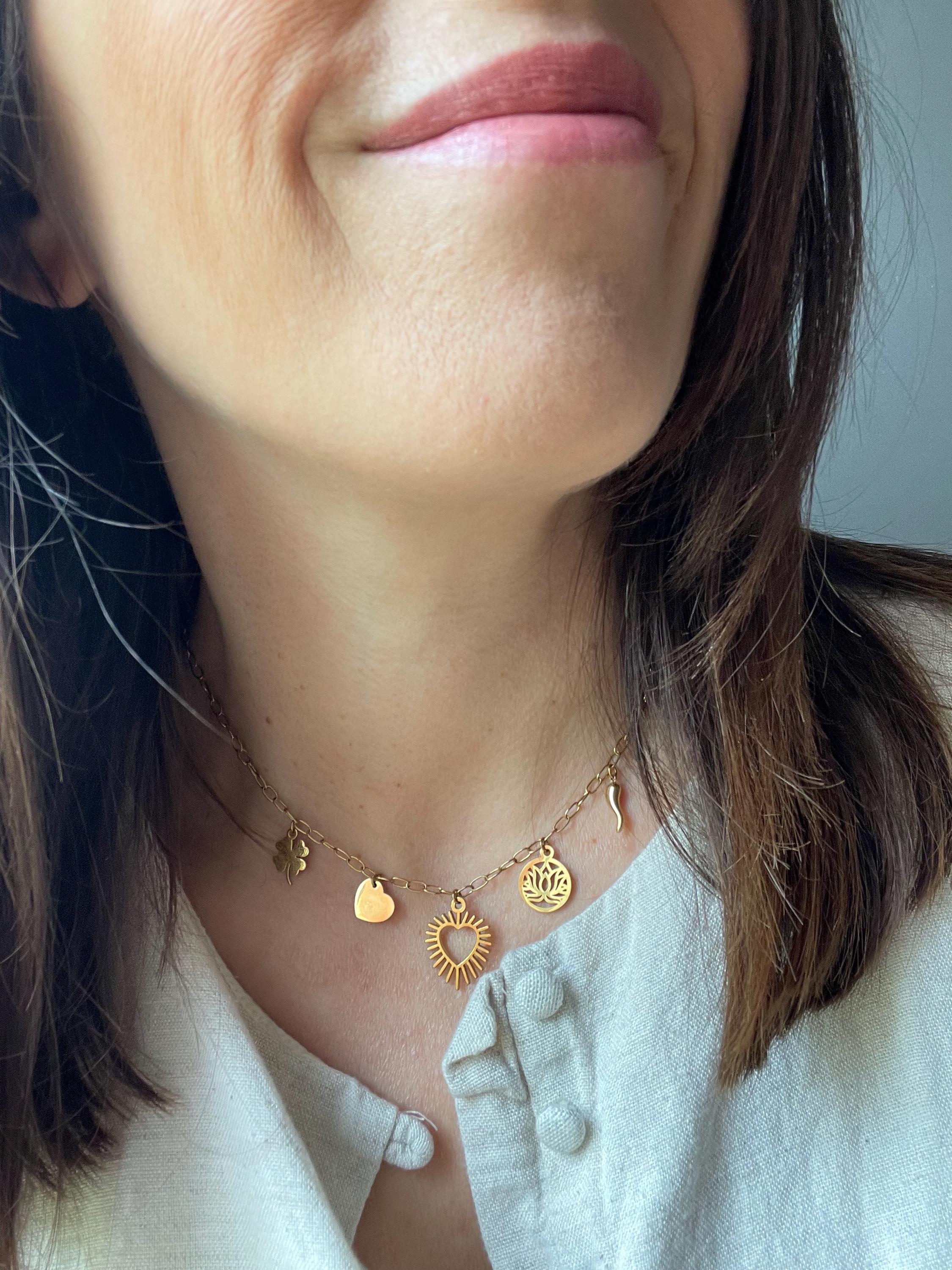 Collier ras de cou breloques dorées – Acier inoxydable