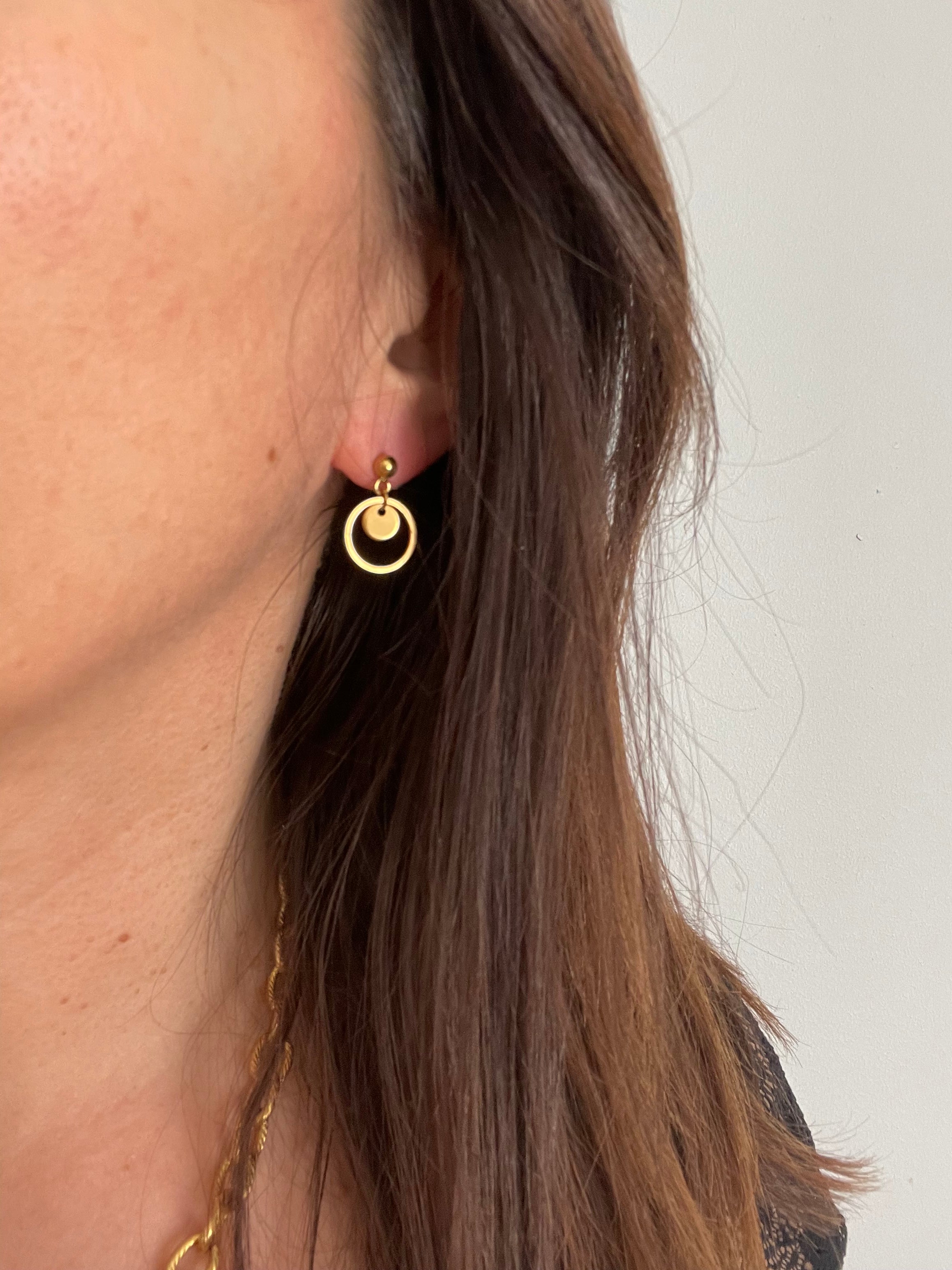 Anneaux Minimalistes Dorés – Style Moderne | Acier Inoxydable