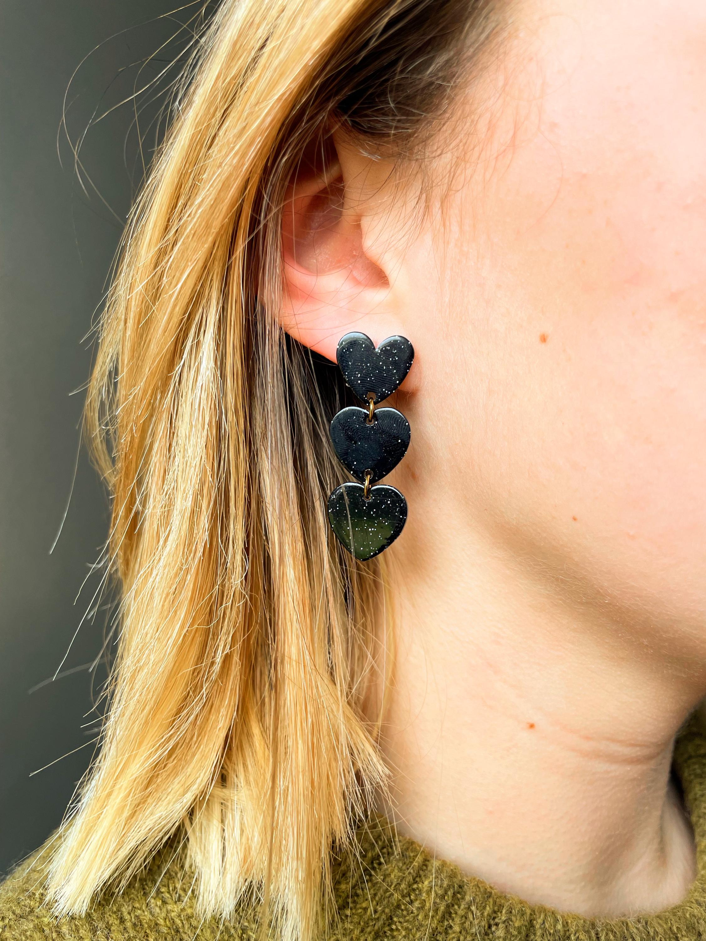 Boucles d'oreilles Cœurs Noirs Pailletés – Acier Inoxydable Doré