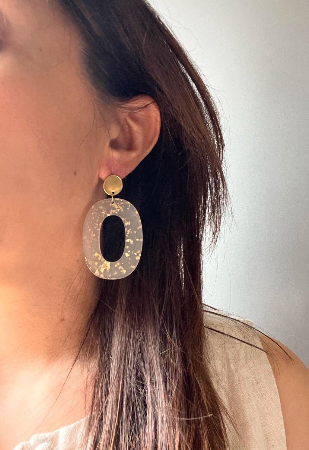 Boucles grandes pailletées dorées et transparentes