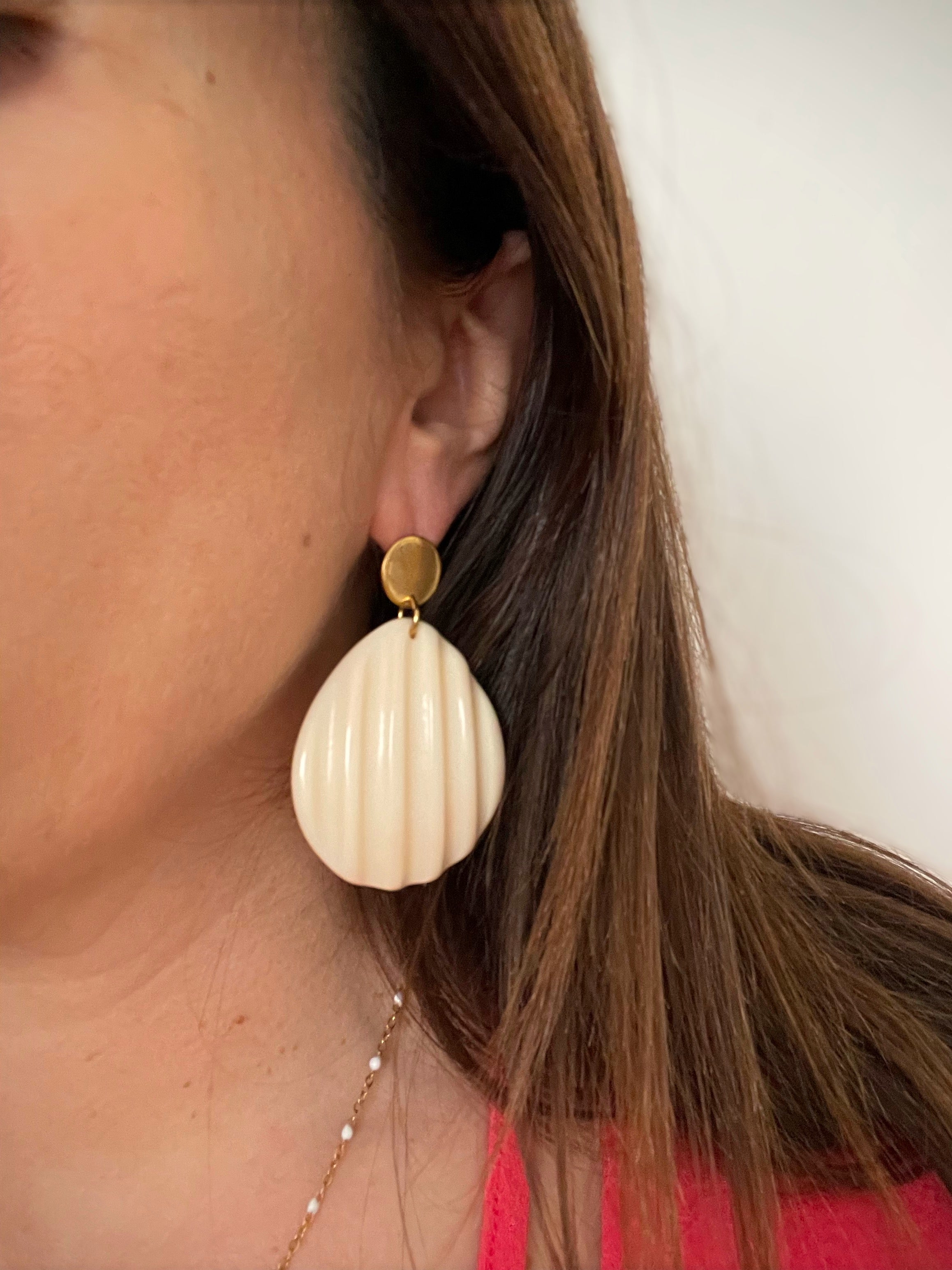 Boucles d'Oreilles Coquillage Pendantes en Acier Inoxydable Doré - 3 coloris