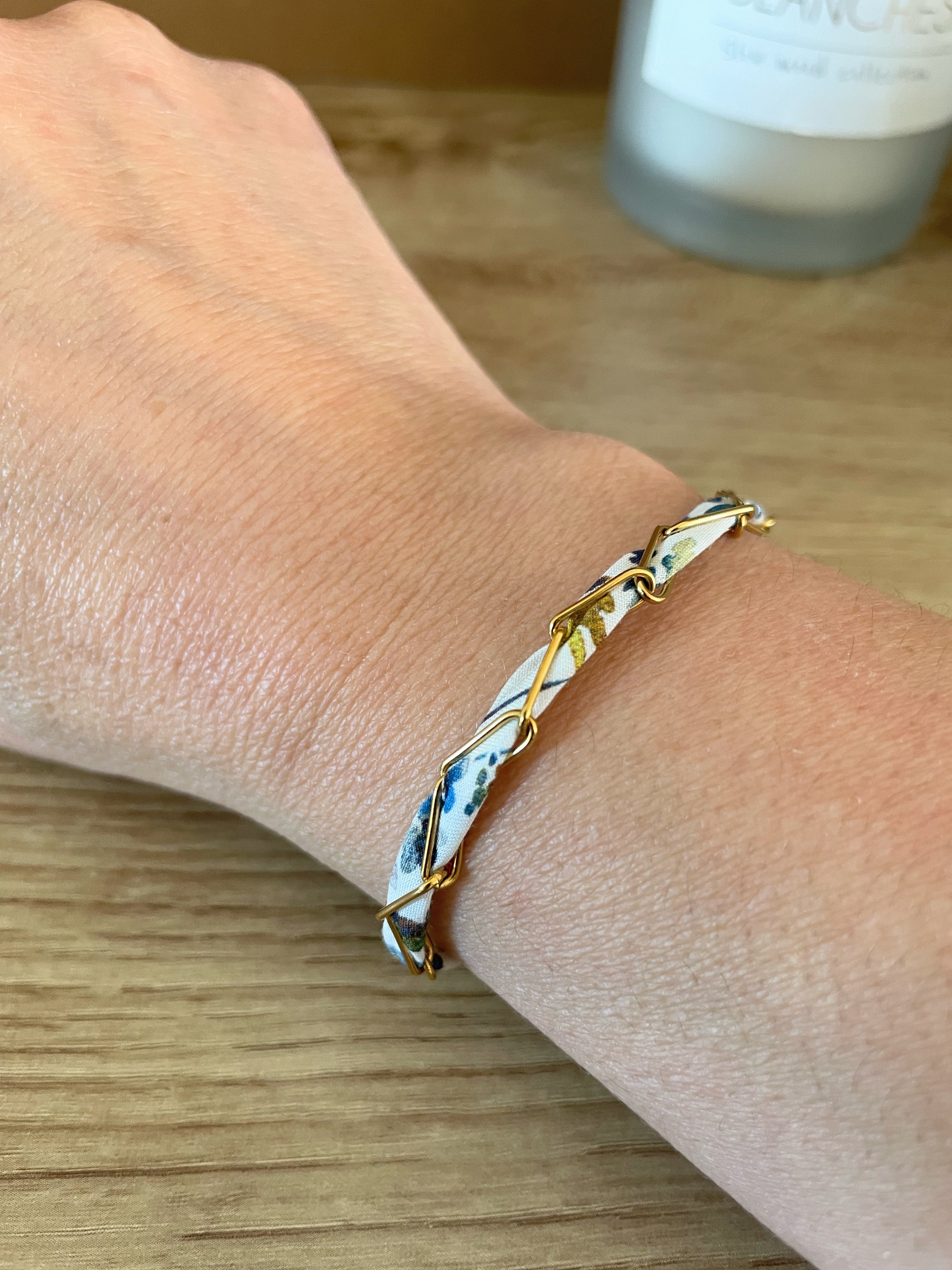 Bracelet Coton & Chaîne Dorée – Bleu & Blanc | Ajustable