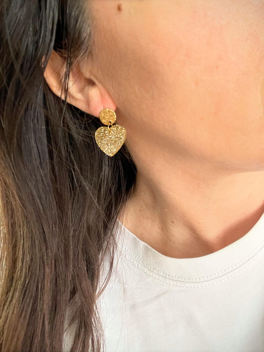 Boucles d'Oreilles Petits Cœurs Dorés Pailletés – Acier Inoxydable