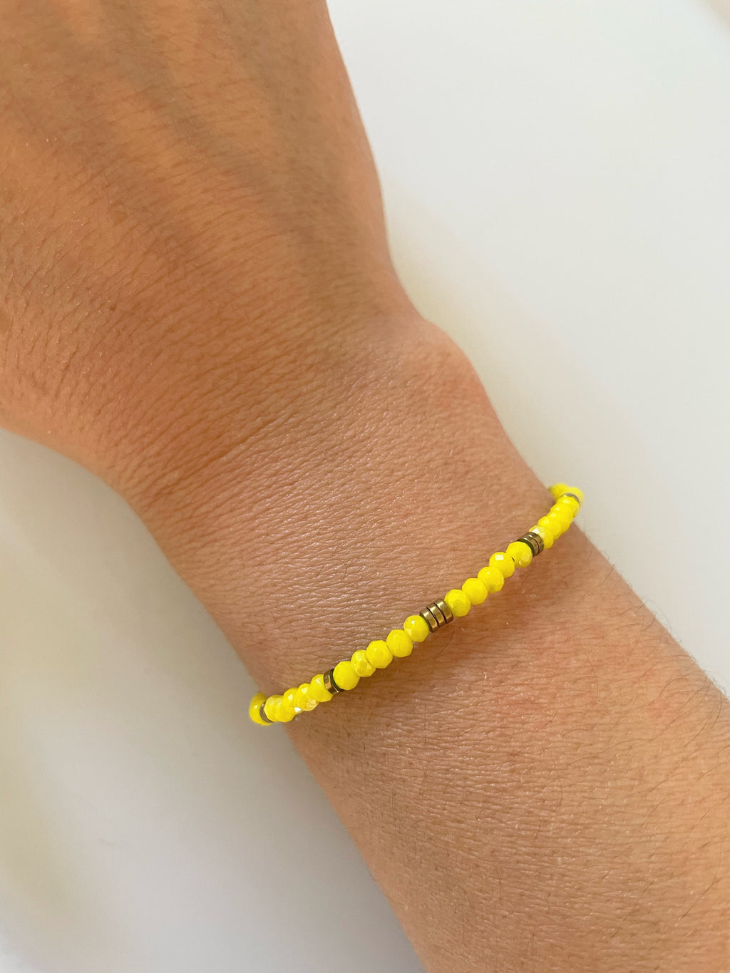 Bracelet Fin Jaune – Perles Facettées ou Breloques – Acier Inoxydable Doré