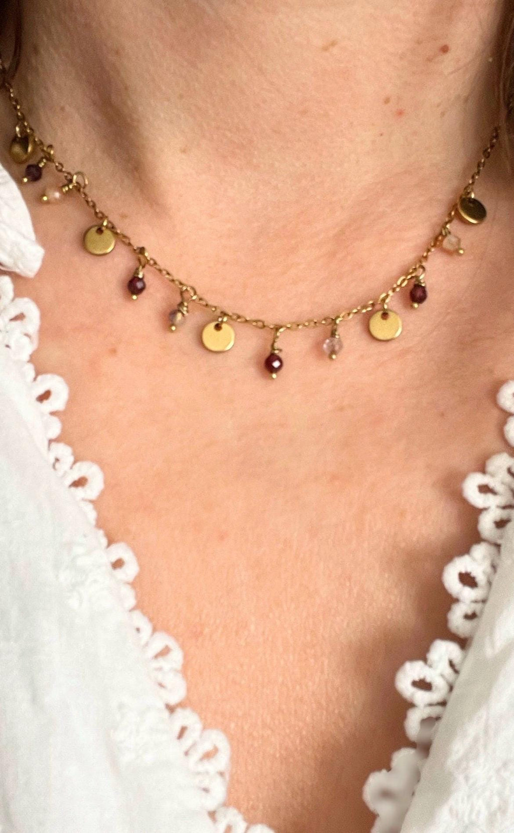 Collier Ras de Cou – Pierres Naturelles Améthyste & Rubis Doré