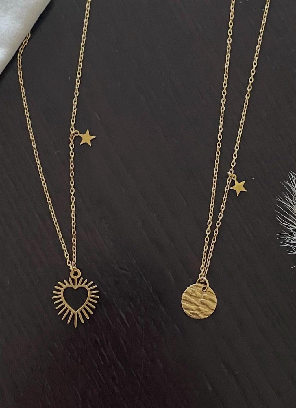 Collier Chaîne Fine Dorée – Breloque Cœur ou Cercle Doré