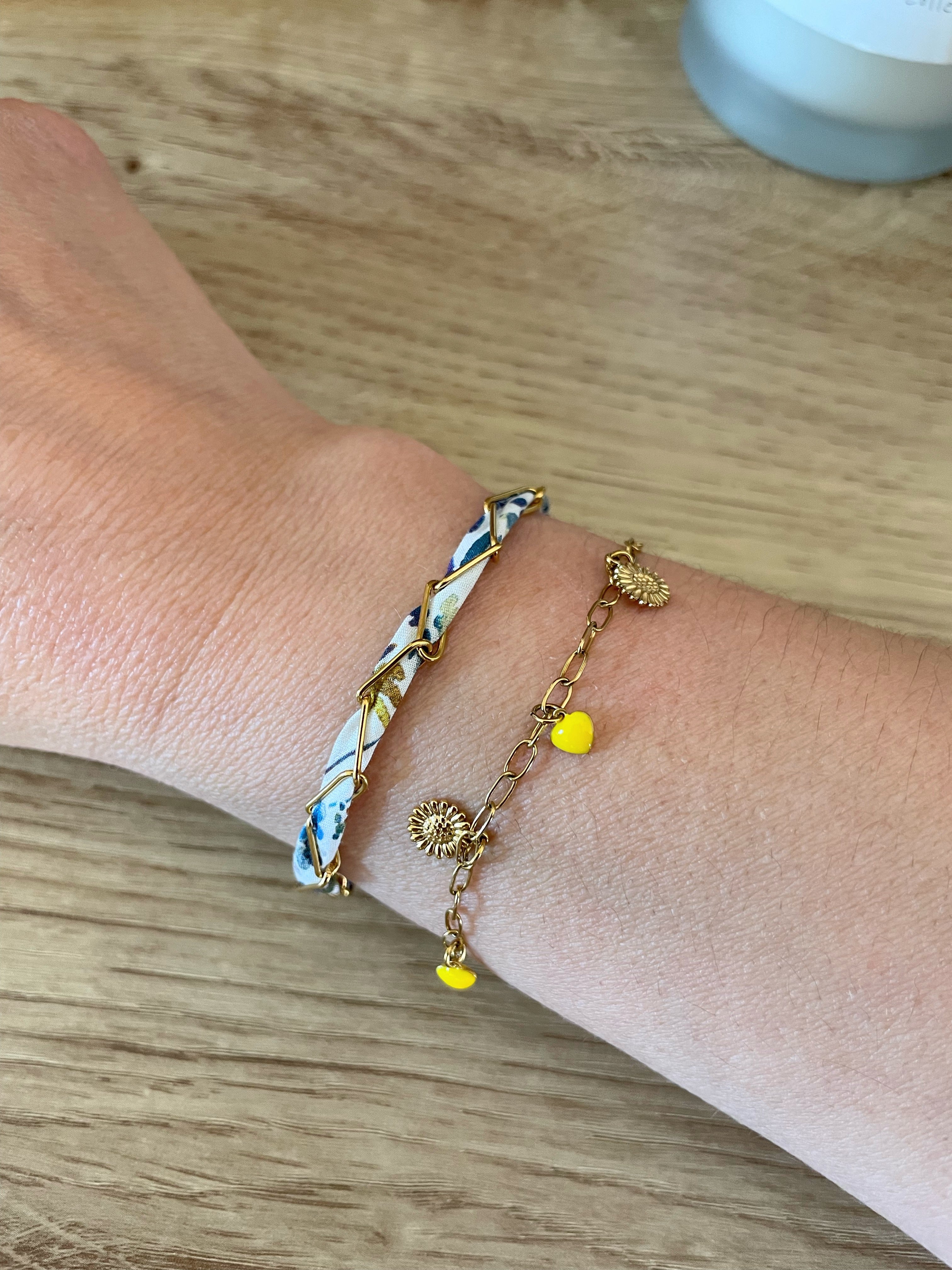 Bracelet Coton & Chaîne Dorée – Bleu & Blanc | Ajustable