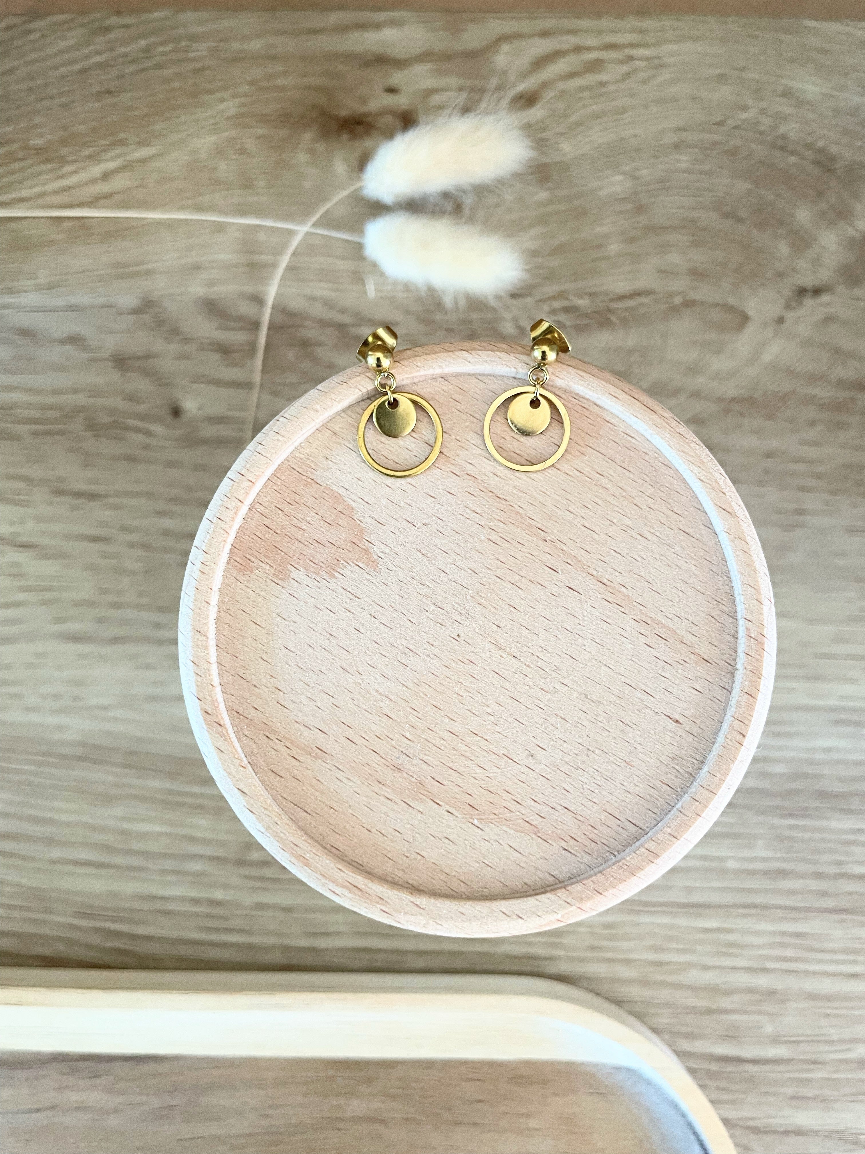 Anneaux Minimalistes Dorés – Style Moderne | Acier Inoxydable