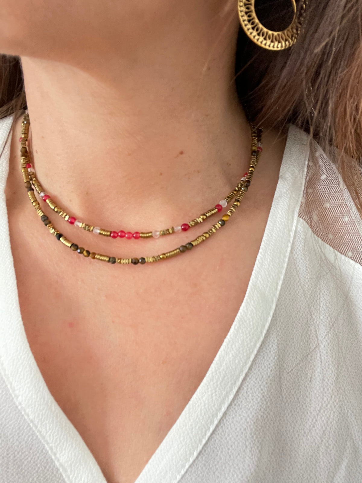 Collier ras de cou en pierres naturelles et hématites dorées