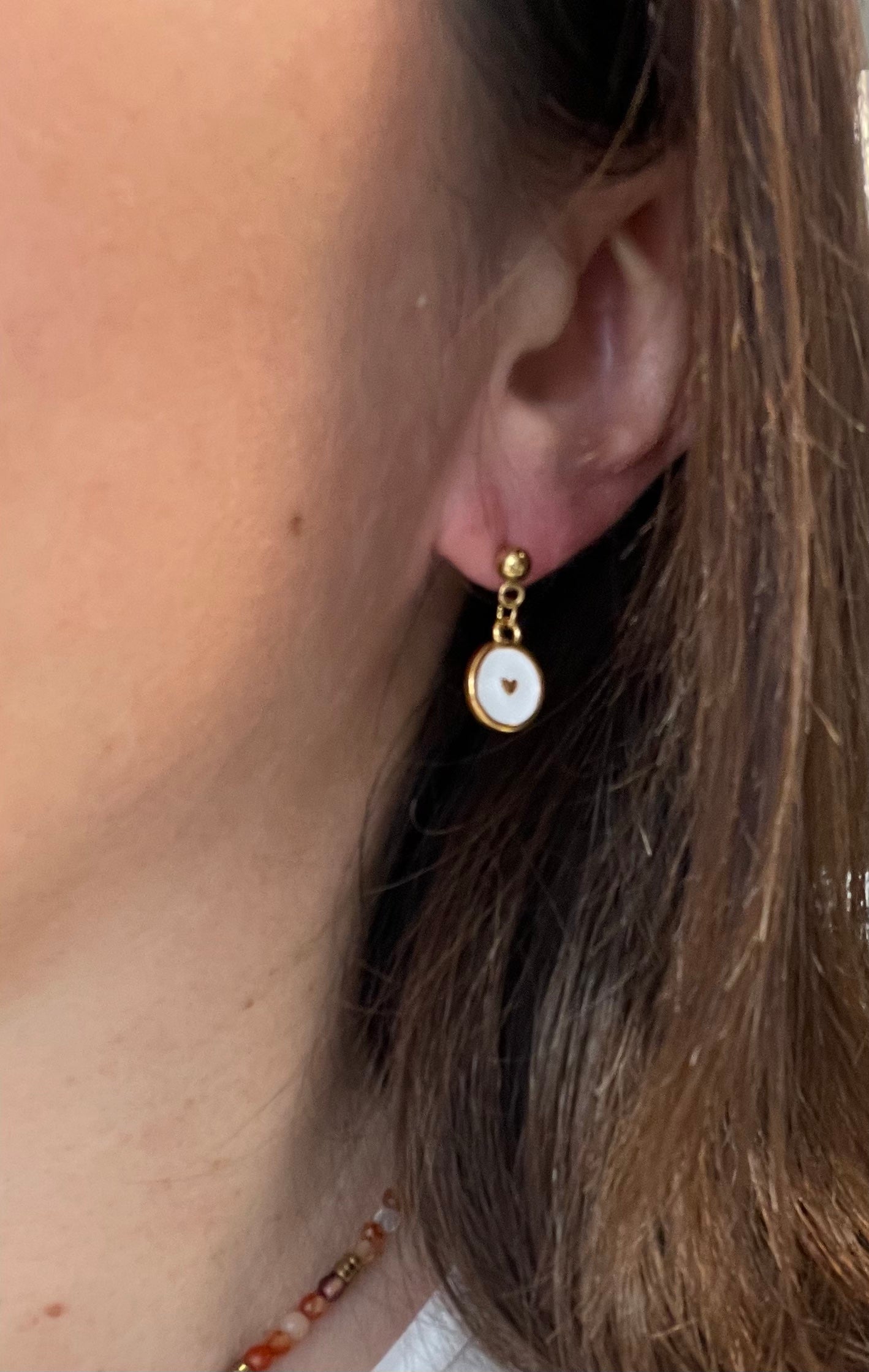 Boucles d'Oreilles Minimalistes Blanches en Acier Inoxydable Doré
