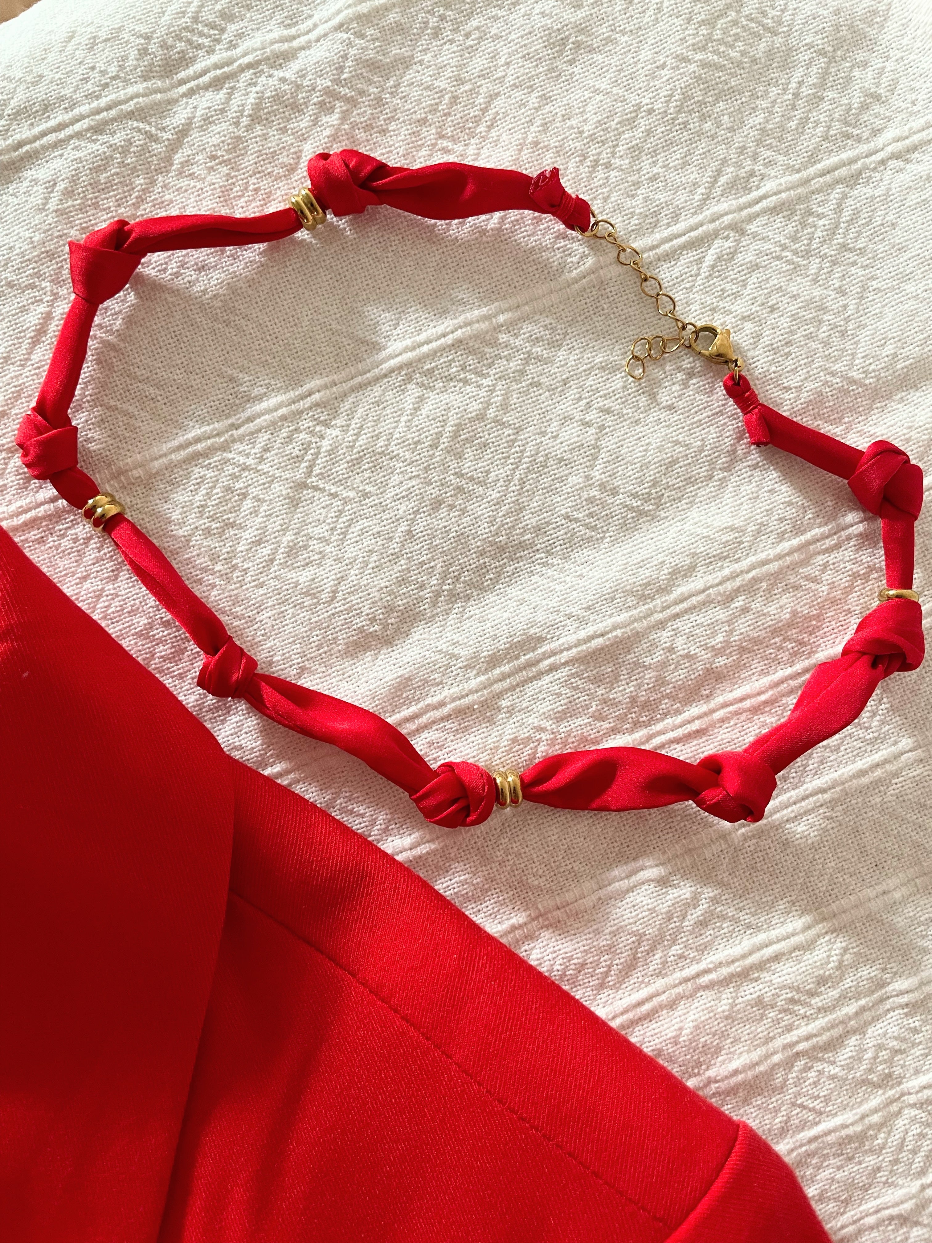 Collier Tissu Rouge Noué & Perles – Acier Inoxydable | LPY BIJOUX