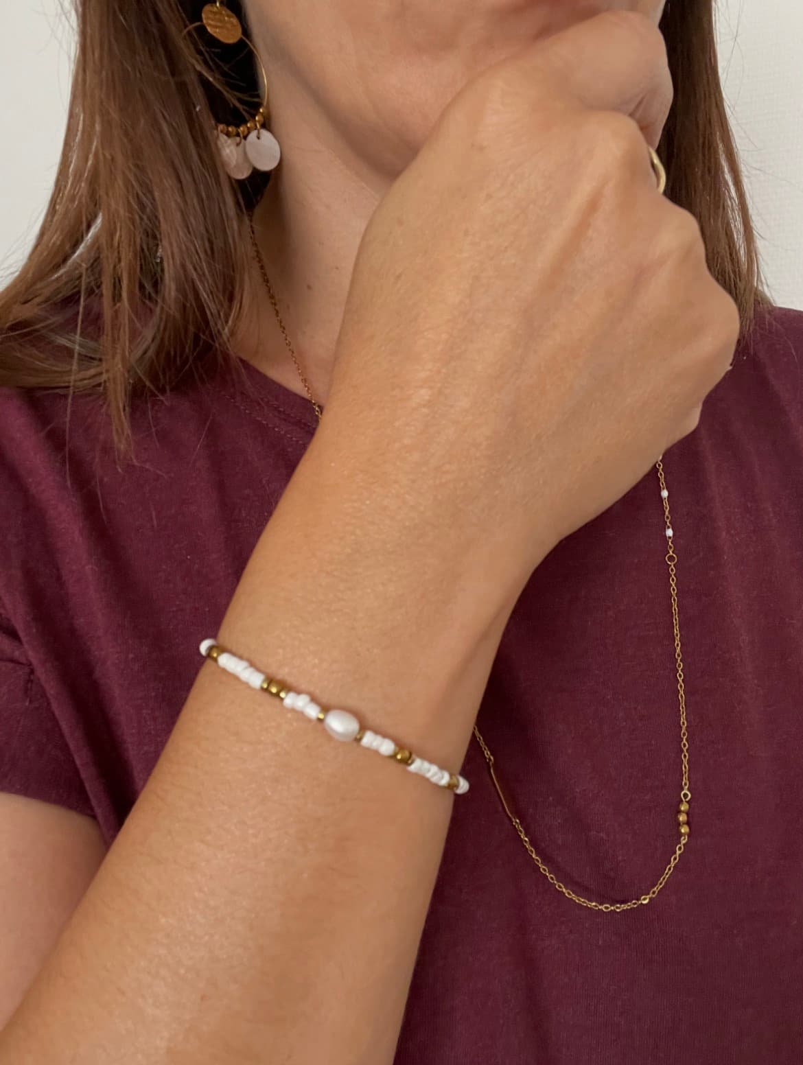 Bracelet Perles Blanches & Dorées – Acier Inoxydable