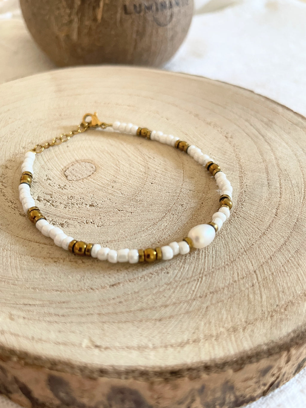 Bracelet Perles Blanches & Dorées – Acier Inoxydable