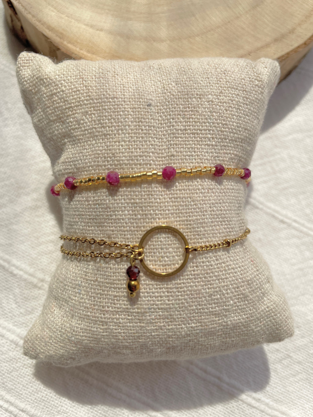 Bracelet fin doré cercle et rubis – Acier inoxydable