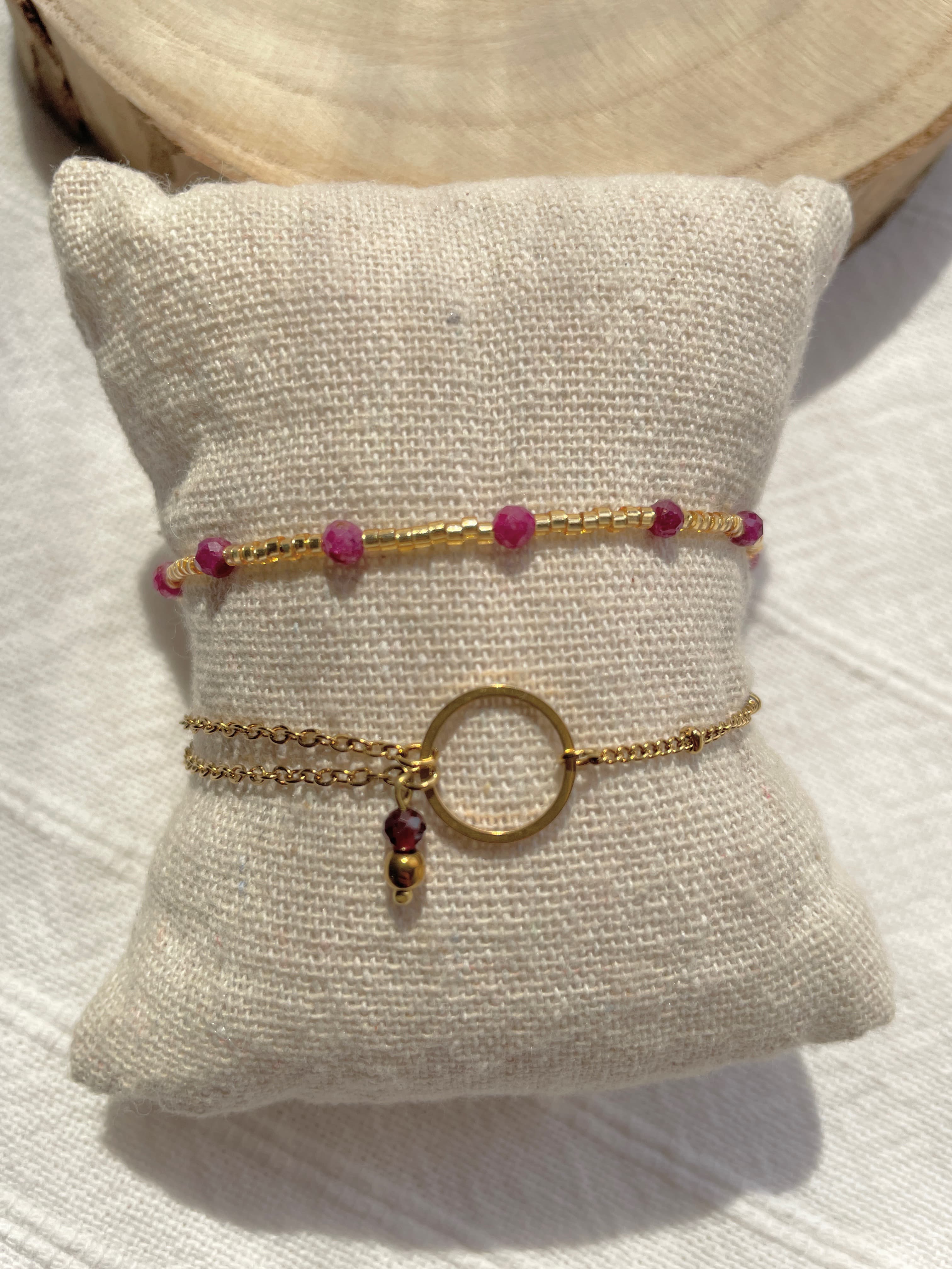 Bracelet fin doré cercle et rubis – Acier inoxydable