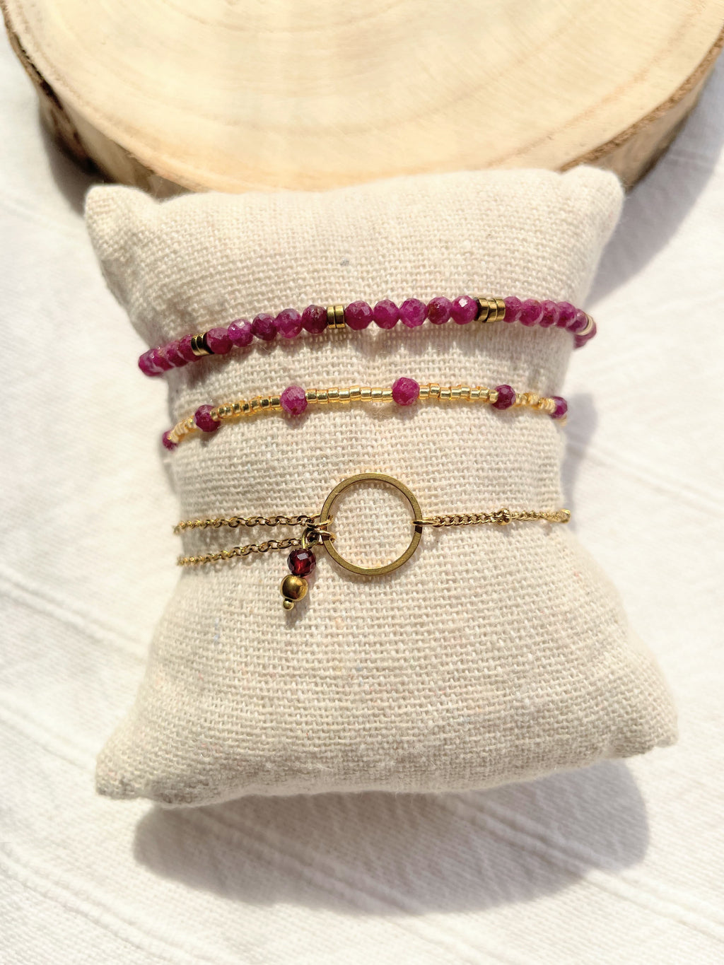 Bracelet fin doré cercle et rubis – Acier inoxydable