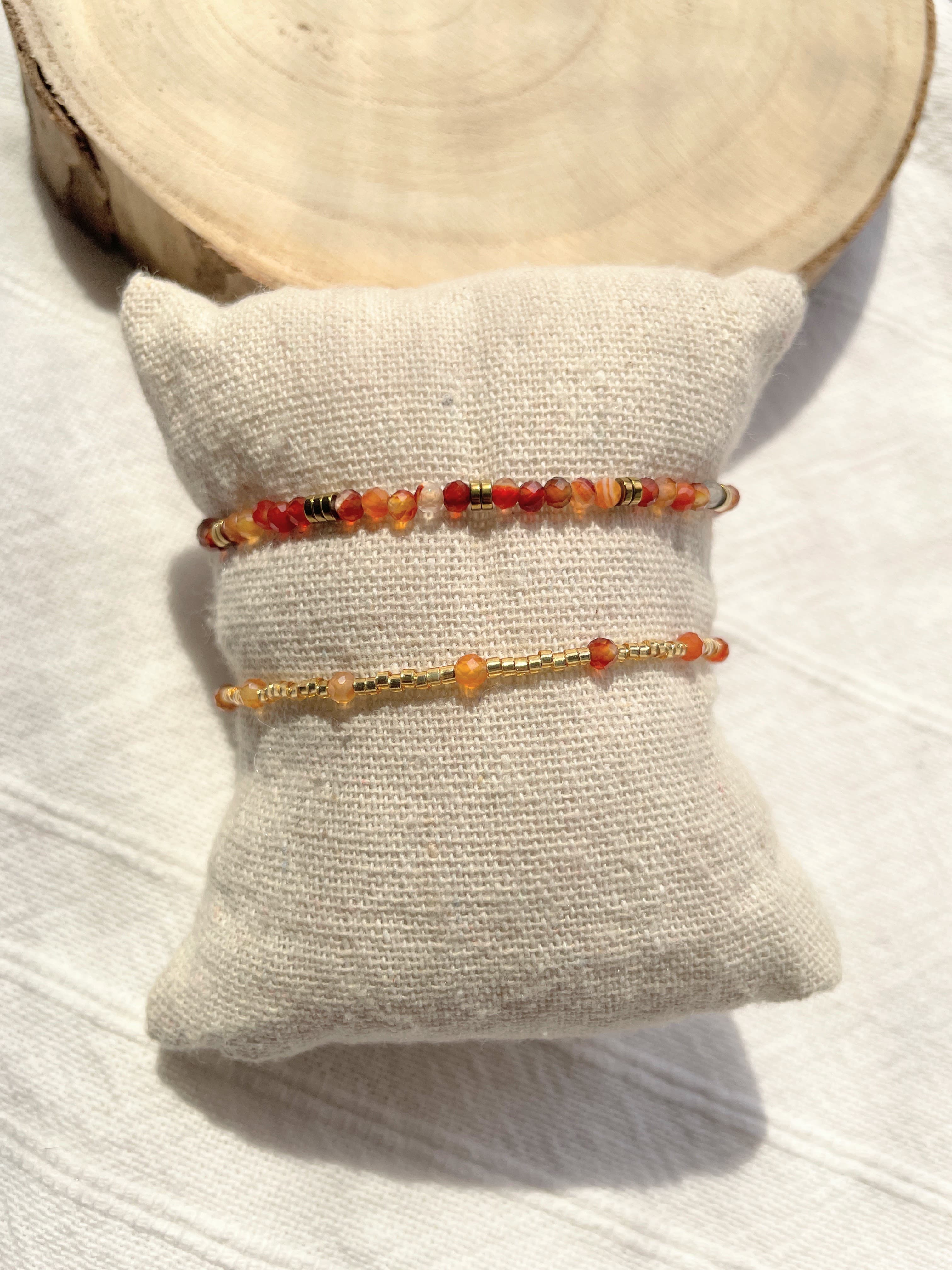 Bracelet fin doré et pierres naturelles en acier inoxydable doré