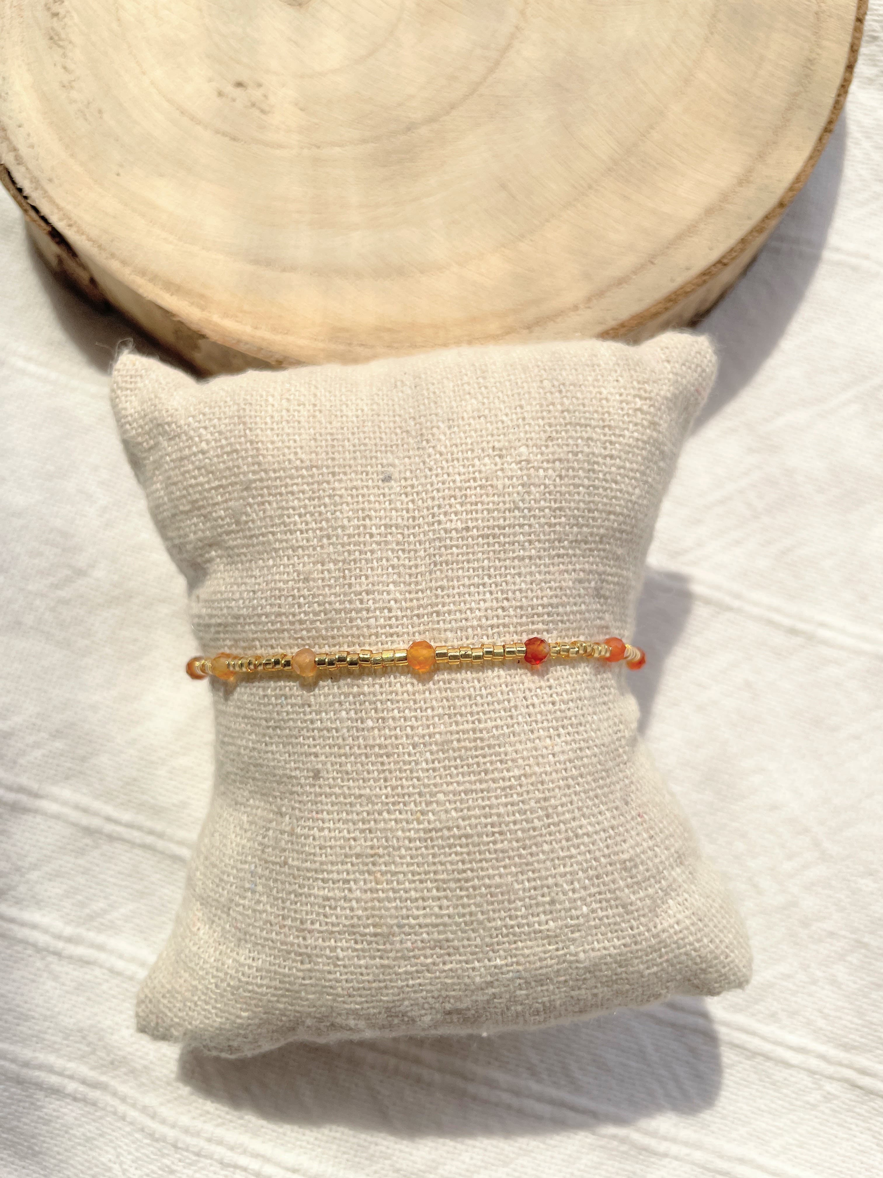 Bracelet fin doré et pierres naturelles en acier inoxydable doré