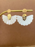 Boucles d'Oreilles Éventail Blanc & Doré – Résine & Acier Inoxydable