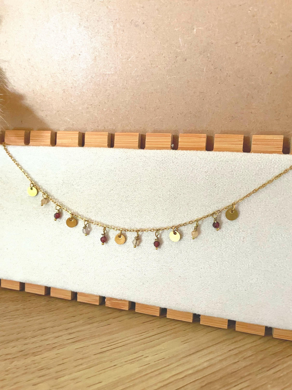 Collier Ras de Cou – Pierres Naturelles Améthyste & Rubis Doré