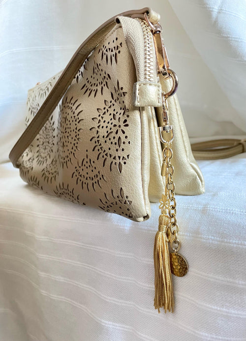 Bijou de Sac à Breloques – Pompon & Chaîne Dorée