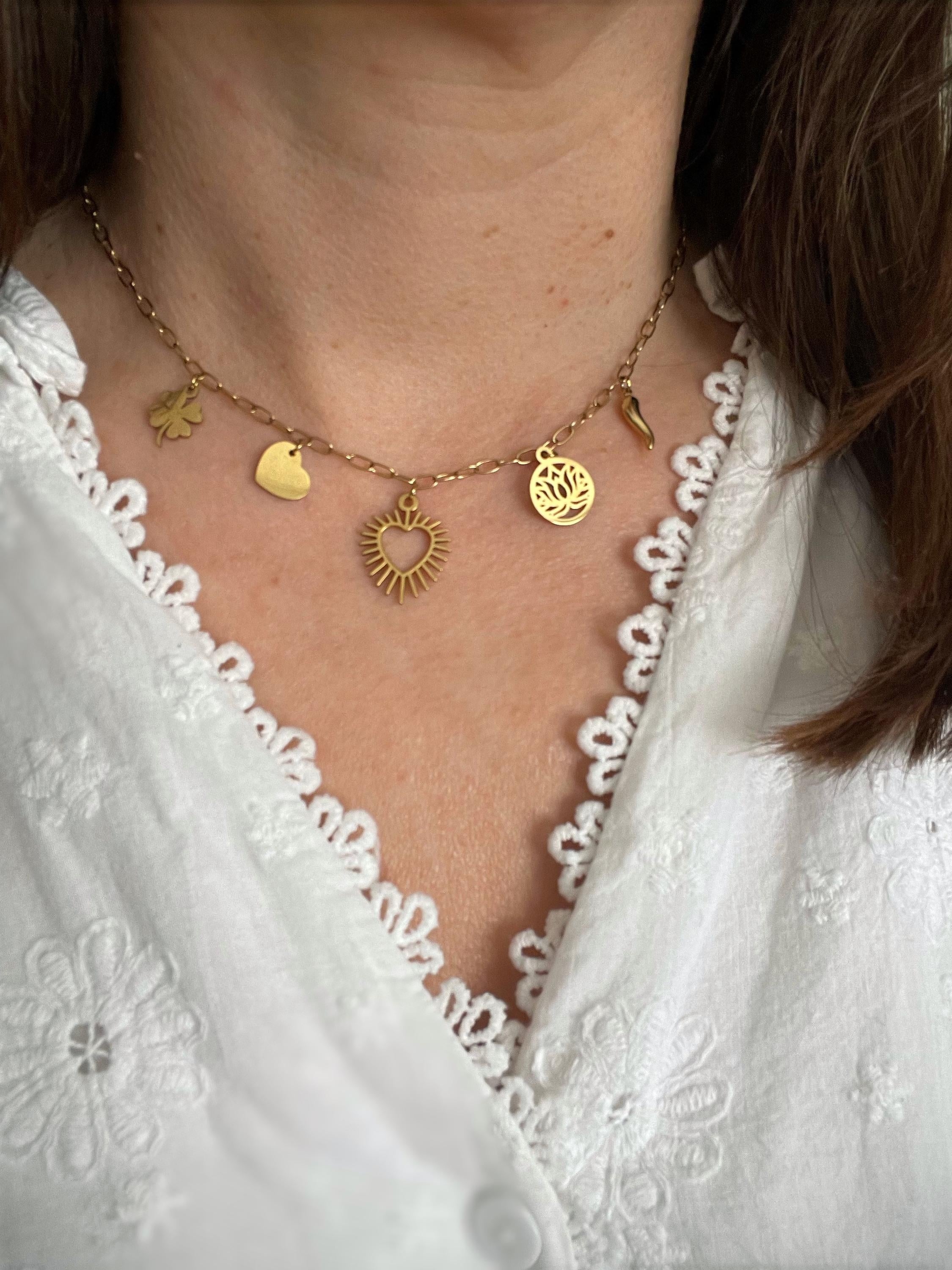 Collier ras de cou breloques dorées – Acier inoxydable