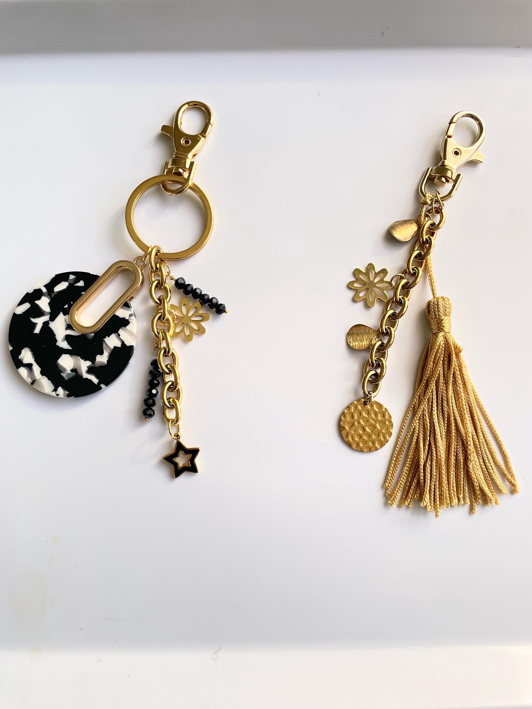 Bijou de Sac à Breloques – Pompon & Chaîne Dorée