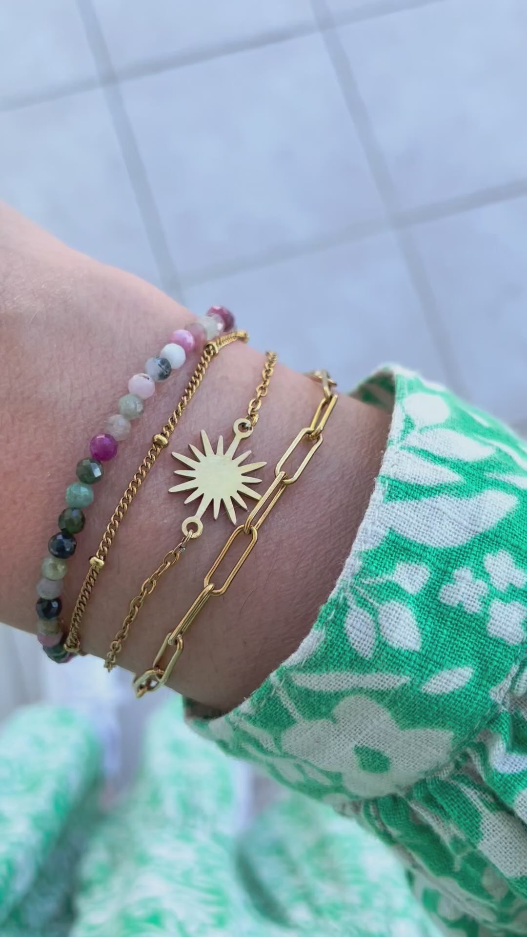 Bracelet Multi Rang Doré – 3 Chaînes et Soleil en Acier Inoxydable